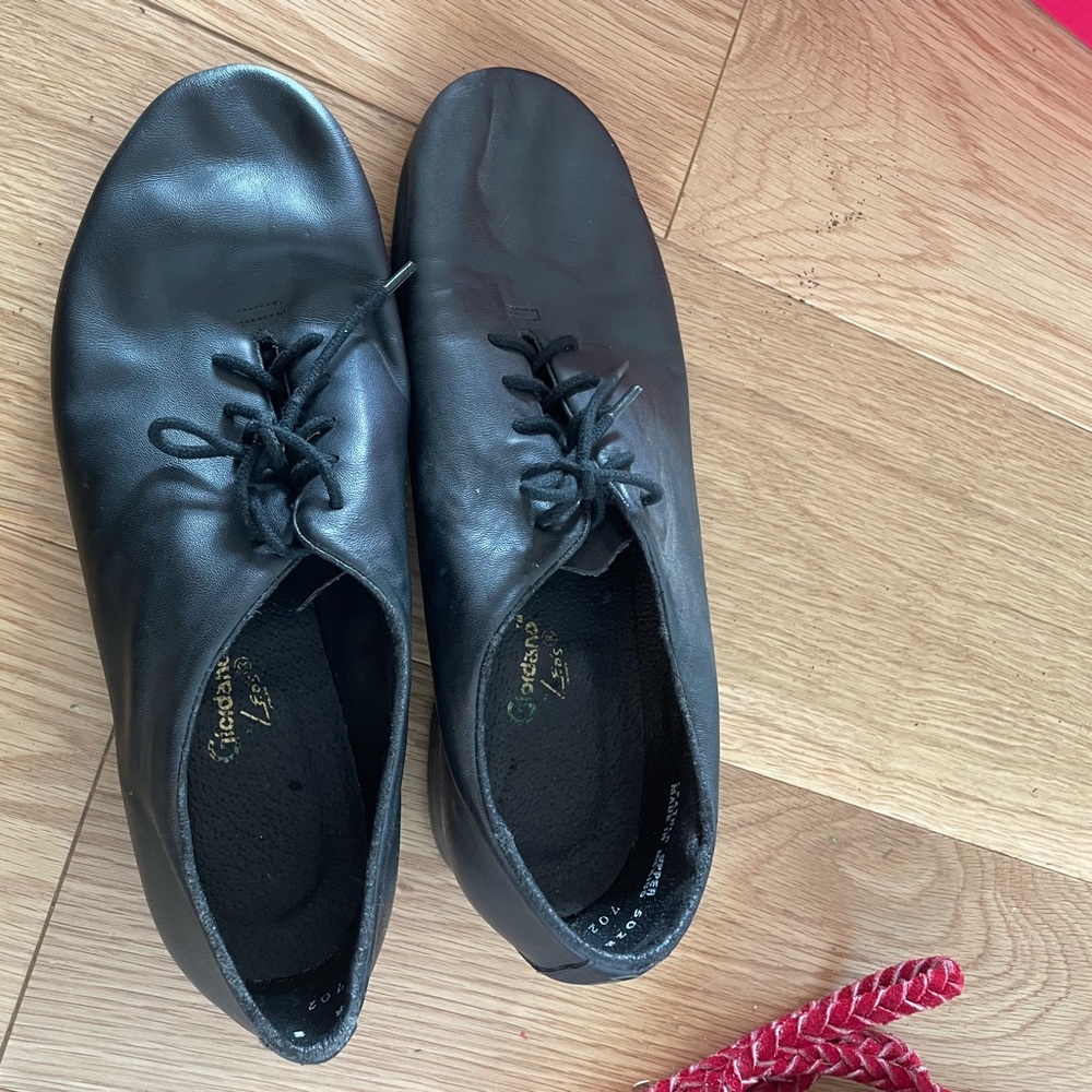 Womens adults tap shoes. Size 8